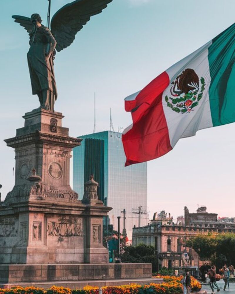 Anjo da Independência e bandeira do México